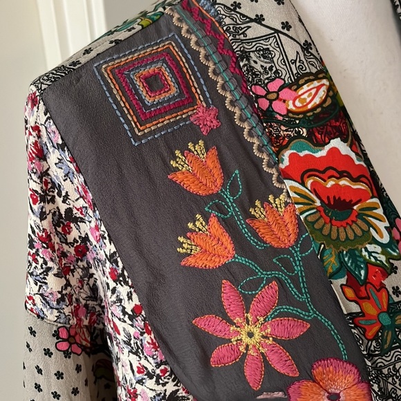 Vincente Boho Multicolor Tie-Front Top - Picture 3 of 14